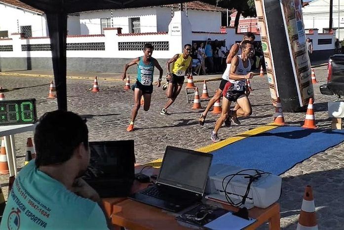 Campeão da Meia Maratona do RJ vence Corrida Rústica do Bom Jesus de Penedo