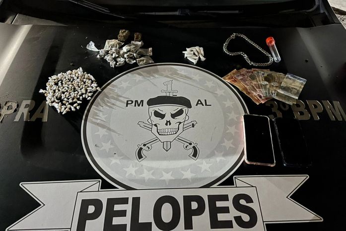 Denúncia de violência doméstica leva PM a prender casal em flagrante, por tráfico de drogas