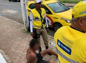 Homem é detido por populares e preso após cometer importunação sexual contra menor na Praia do Francês