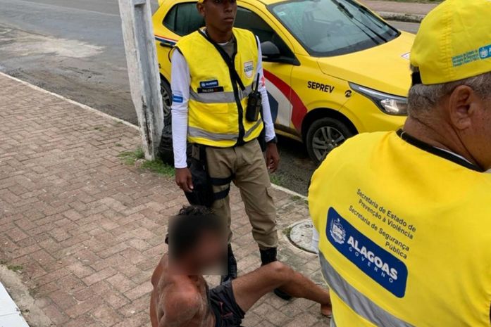 Homem é detido por populares e preso após cometer importunação sexual contra menor na Praia do Francês