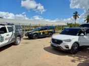 Dupla é presa ao tentar entrar com carro roubado em presídio de Maceió