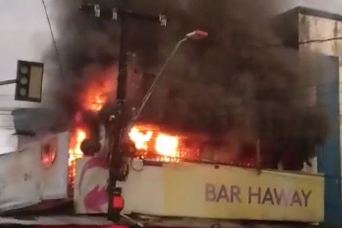Incêndio atinge restaurante no Centro de Rio Largo e bombeiros são acionados; veja vídeo