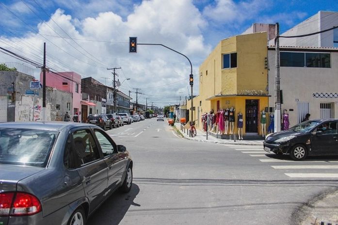 Com registro de diversos acidentes, semáforo é instalado em cruzamento da Quintino Bocaiúva, na Pajuçara 