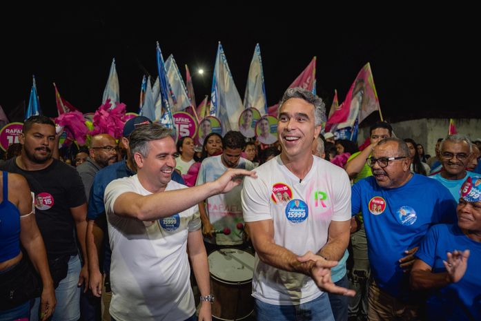 Rafael Brito e Gaby Ronalsa realizam caravana e caminhada no Jacintinho