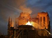 Chamas destruíram parcialmente a Catedral Notre-Dame, em Paris.