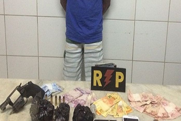 Material apreendido em avícola na Feirinha do Tabuleiro por militares da RP