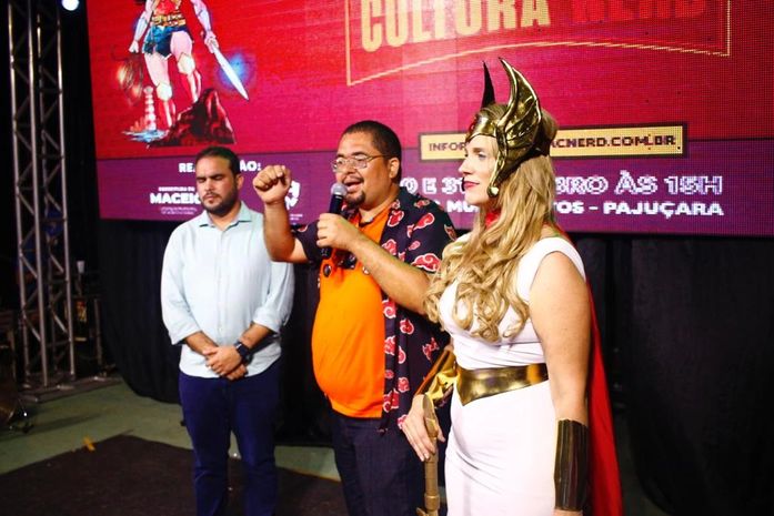 Mírian monte participa de festival da cultura nerd no agreste vestida de She-Ra