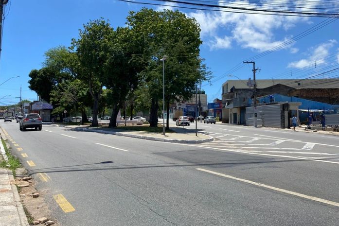 Para evitar "afundamento do solo" obras interditam rua no bairro do Farol neste domingo, 26