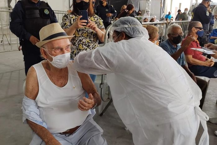 Vacinação de idosos, em Maceió