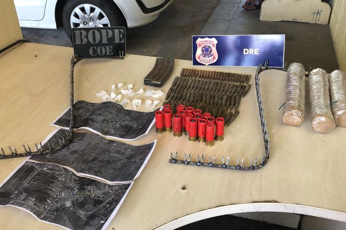 PF prende suspeito de planejar assalto a banco; explosivos, munições e mapas foram apreendidos