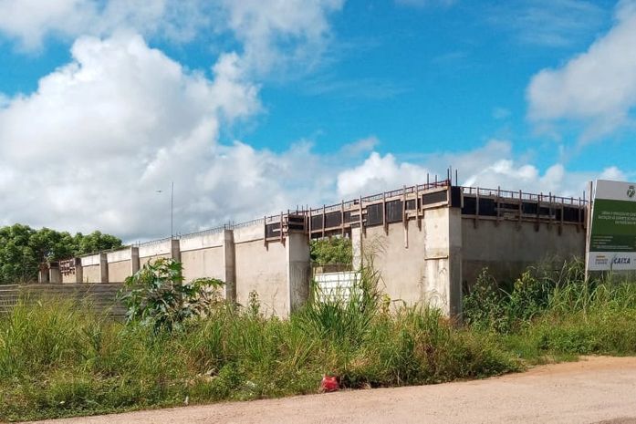 Obra inacabada do Centro de Iniciação ao Esporte (CIE) em Arapiraca, revela descaso e desperdício do dinheiro público