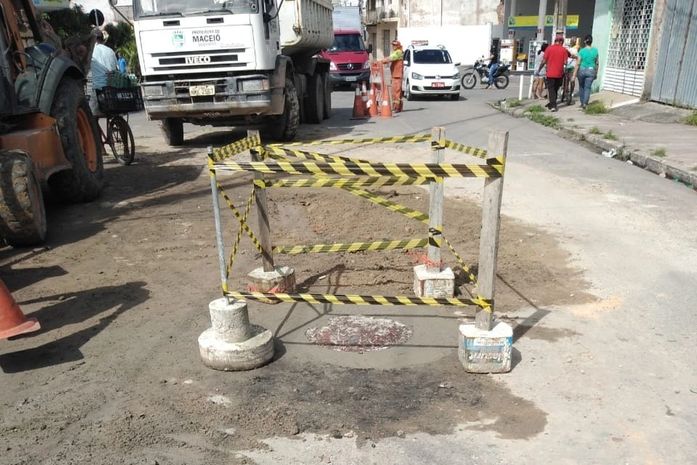 Prefeitura executa ações de drenagem em bairros de Maceió