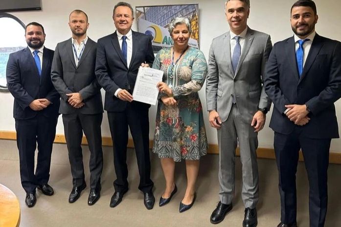 Mandú na sede da Anatel com Rafael Brito