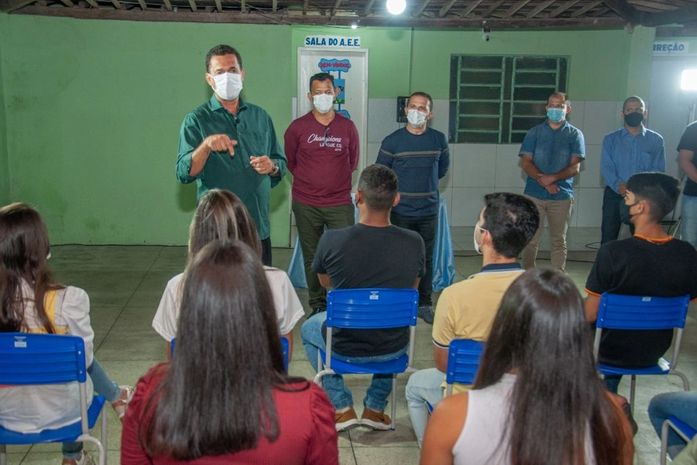 Prefeito participa de aula inaugural do Cursinho Pré-Vestibular e destaca avanço na Educação de Limoeiro