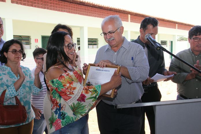 Teófilo inaugura escola na comunidade quilombola da Vila Pau D´Arco