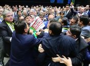 Sessão que autorizou impeachment de Dilma foi show de horrores