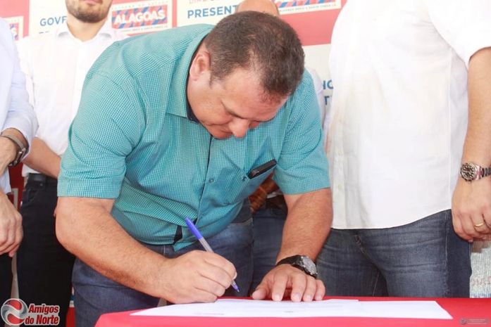 Prefeito agradece decisão judicial que garante água da Casal na cidade