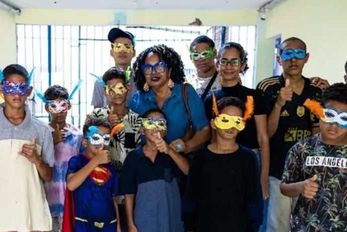 Quando esta ativista leu a manchete pensou:'Eita João Henrique é mesmo massa , vai reformar todos os abrigos'