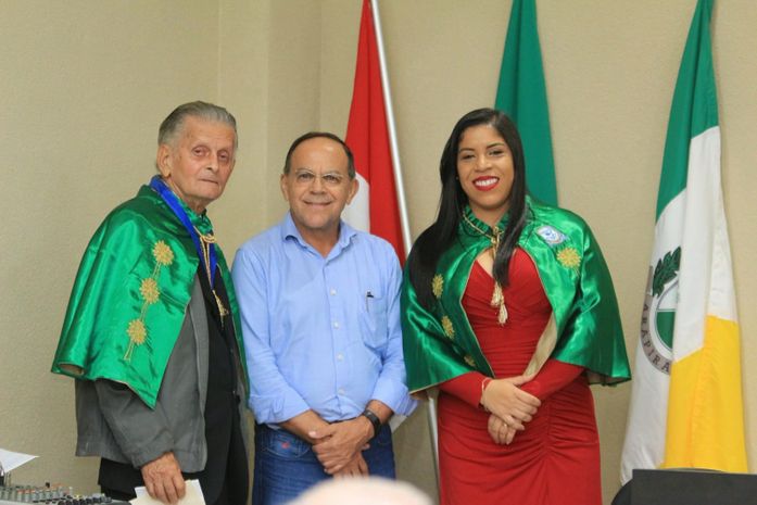 Gilvan Barros parabeniza Ismael Pereira pela sua posse na Acala como membro efetivo da instituição de cultura