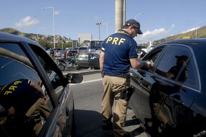 Homem é preso por homicídio e porte ilegal de arma de fogo na BR-101