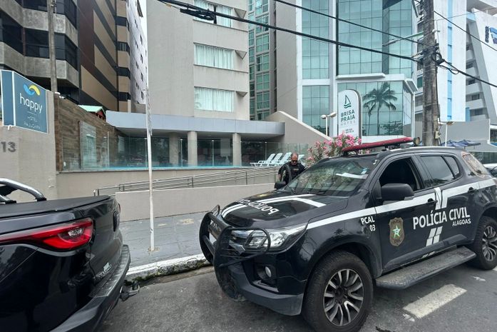 Homem com mandados em aberto por roubo é preso ao se hospedar com identidade falsa em Maceió
