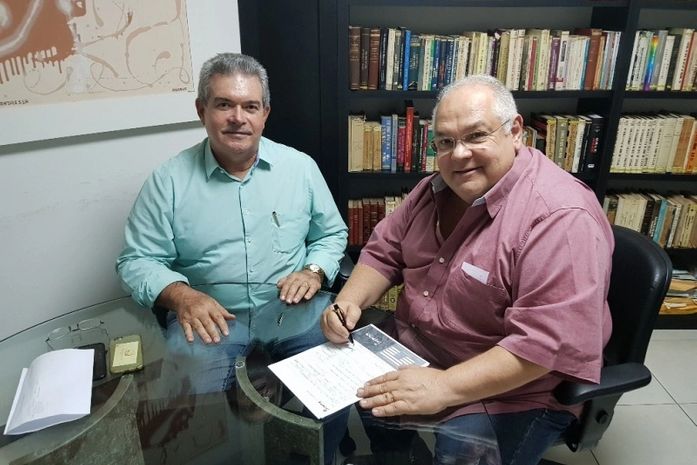 Álvaro discute com o vice-presidente do Podemos planos para as eleições, com o aval da Executiva Nacional