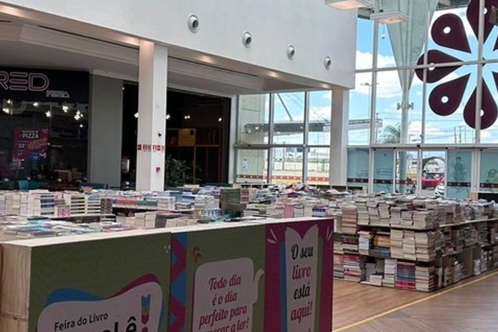 Partage Arapiraca Shopping prestigia a literatura com instalação de feira de livro