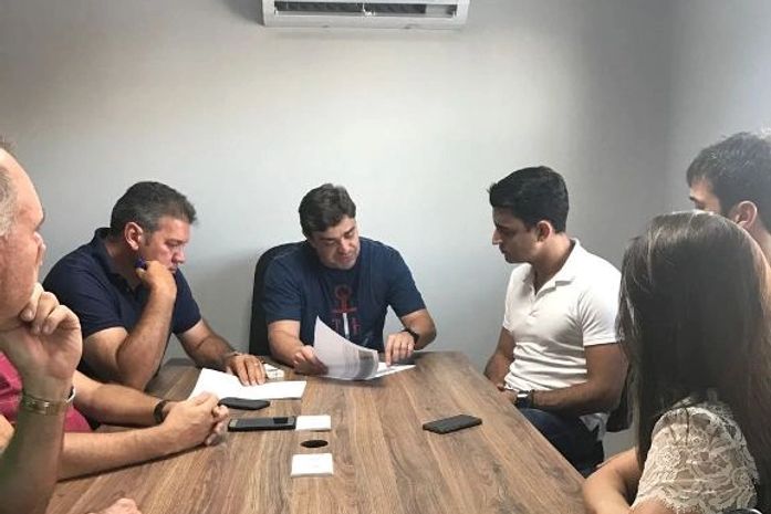 JHC se reuniu com integrantes do Sindicombustíveis