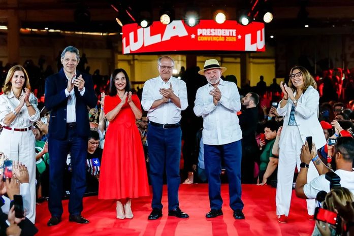 Lula oficializa candidatura à reeleição em convenção do PT em SP
