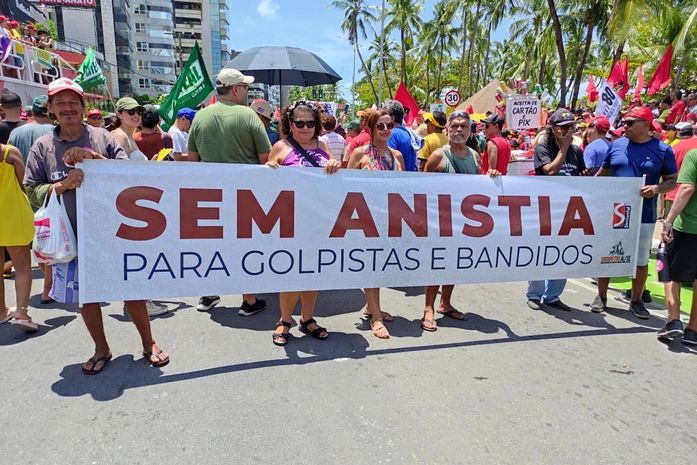 Ato reuniu pessoas de todas as idades.