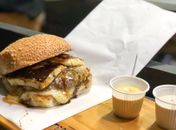 Que tal lanchar um burger americano feito na roça e depois uma sobremesa no México?