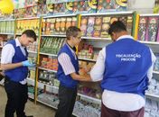 Equipe de fiscalização visitou as barracas que estão concentradas no Jaraguá, Barro Duro e Tabuleiro, além de duas lojas de festas no bairro da Serraria