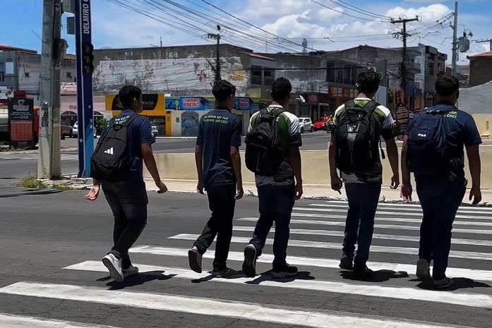 SMTT de Delmiro Gouveia realiza ajustes em semáforo para ampliar segurança de pedestres