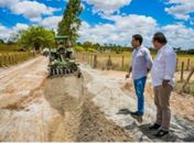 Prefeito Luciano acompanha últimos 700 metros da pavimentação asfáltica entre Cangandu e Canafístula
