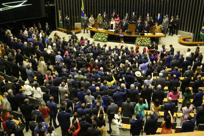 Três parlamentares disputam a presidência da Câmara dos Deputados