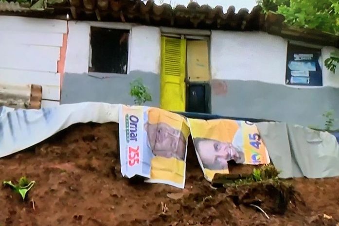 Barreira desliza e barro atinge duas casas na Chã de Bebedouro; famílias ficaram desabrigadas