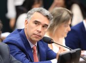 Rafael Brito exige a retirada de advogado baderneiro durante reunião da CCJC