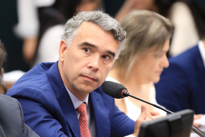 Rafael Brito exige a retirada de advogado baderneiro durante reunião da CCJC
