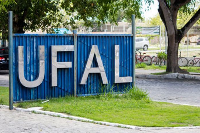 Ufal abre 23 vagas para contratação de professor visitante