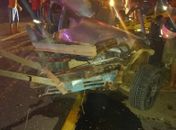 Vítimas estavam em carro de passeio que colidiu com a traseira de um caminhão.