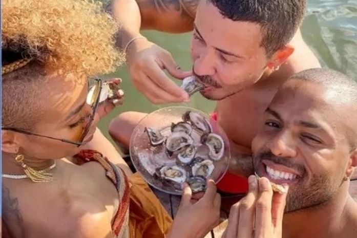 Polêmica Karol Conká passa final de semana em Maceió