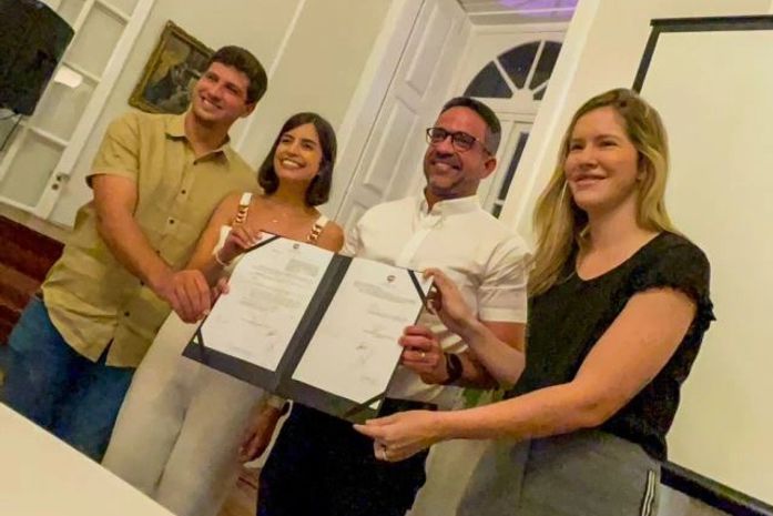 Governador divide com deputada “crédito” por isenção de ICMS do absorvente