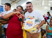 Prefeitura de Porto de Pedras distribui mais de 600 cestas básicas no programa Ano Novo Feliz