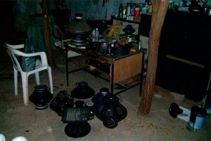Equipamentos de som apreendidos durante a ação policial