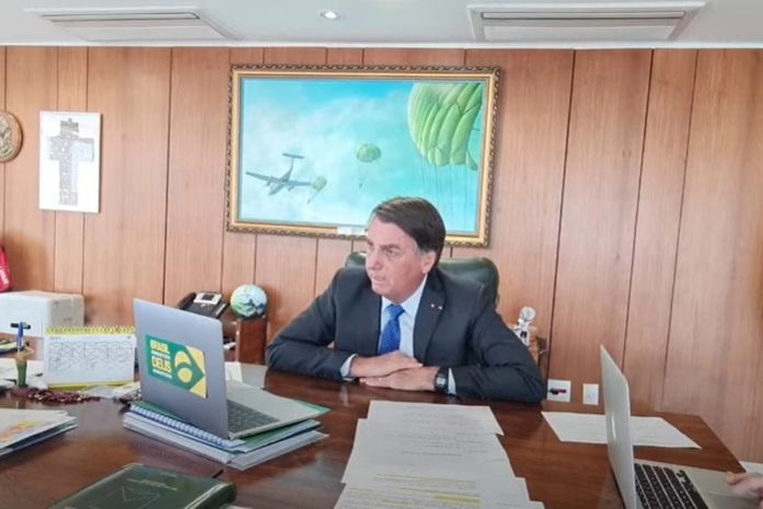 Em entrevista a rádio alagoana, Bolsonaro diz que inflação é resultado da "política do fique em casa"