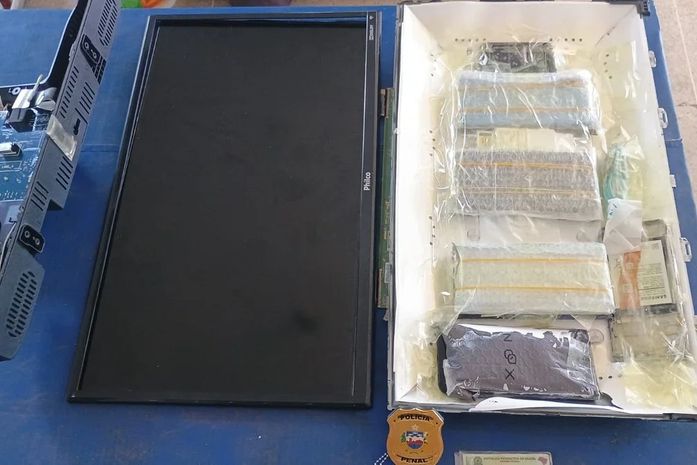 Sargento da reserva é preso ao tentar entrar com celulares escondidos em TV no Baldomero Cavalcanti