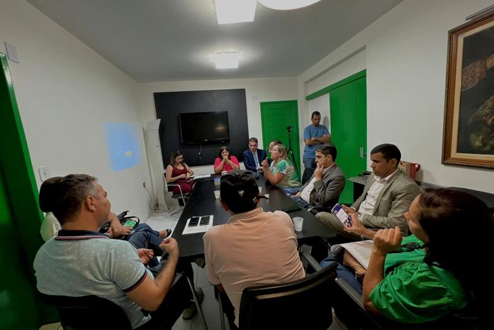 Em reunião com o SINTEAL, Ziane Costa apresentou estudo solicitado pela categoria