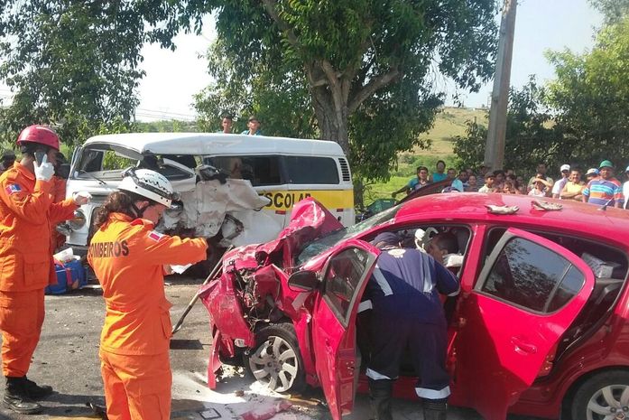 Colisão entre veículos foi frontal