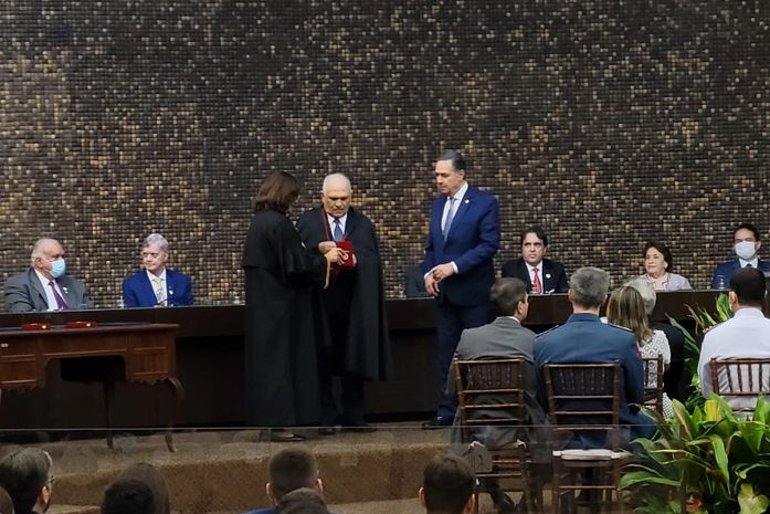 Barroso recebe homenagem