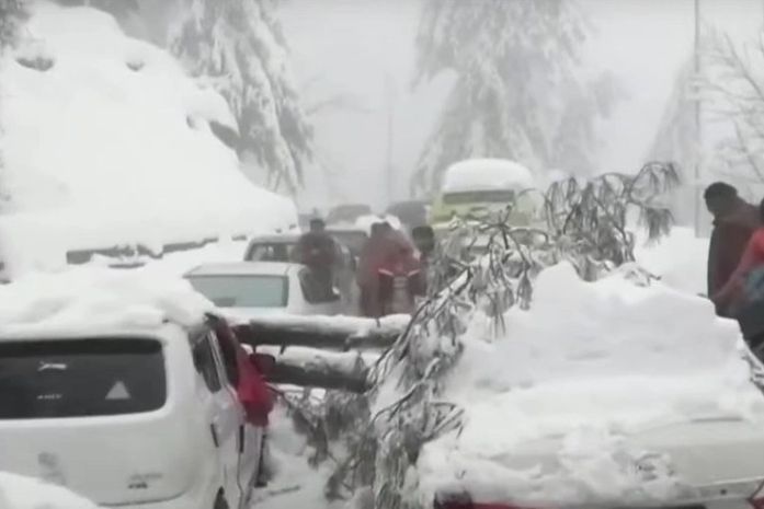 Nevasca no Paquistão: mais de 20 pessoas morrem presas em carros